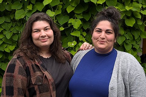 Auf dem Foto sind die beiden Die Gründerinnen Sabrina Zanella (links) und Melisa Kalayci zu sehen.