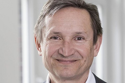 Portraitfoto von Helmut Hildebrandt 