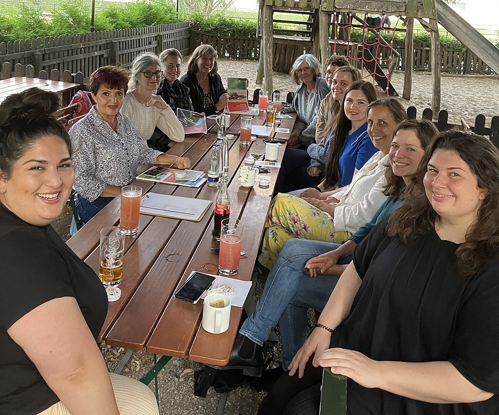 Female founders from ASH Berlin meet mentees.