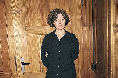 Das Foto im Portrait Yevgenia Belorusets, der ASH-Poetik-Preisträgerin 2025.