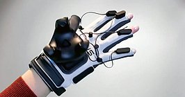 Eine Hand mit einem XR-Handschuh