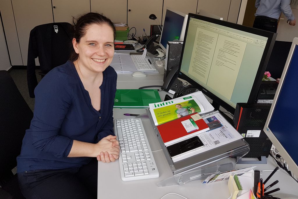 Vergrößern: Alumna Kristin Borgstedt an ihrem Arbeitsplatz. Foto: privat