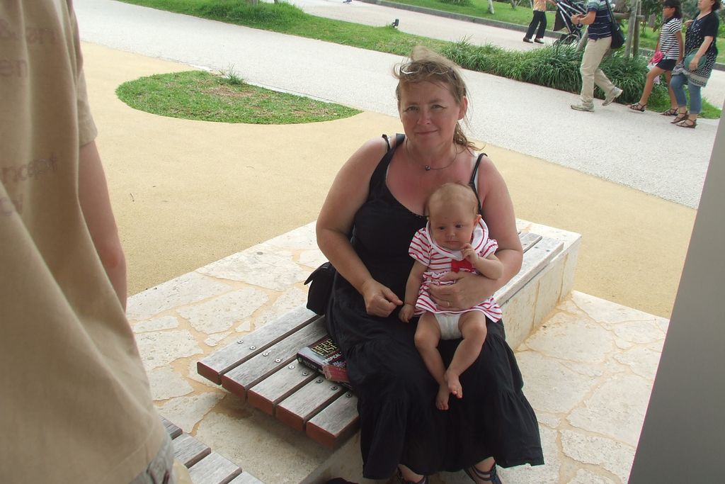 Vergrößern: Alumna Angelika Weirauch mit ihrer Tochter. Foto: Privat