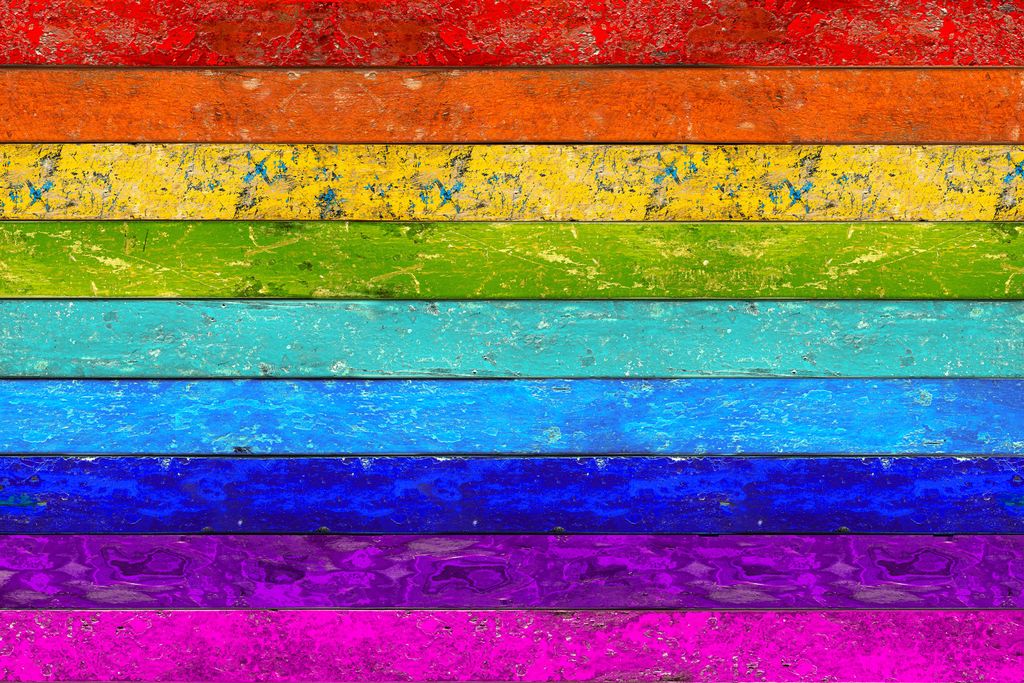 Vergrößern: Farben des Regenbogens auf Holz gemalt