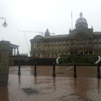 Das Gebäude des Birmingham Museums im Regen